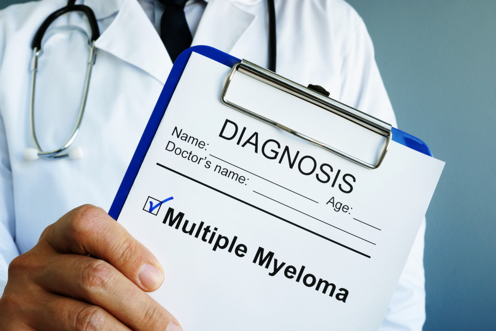 Doctor,Is,Holding,Diagnosis,Multiple,Myeloma.
