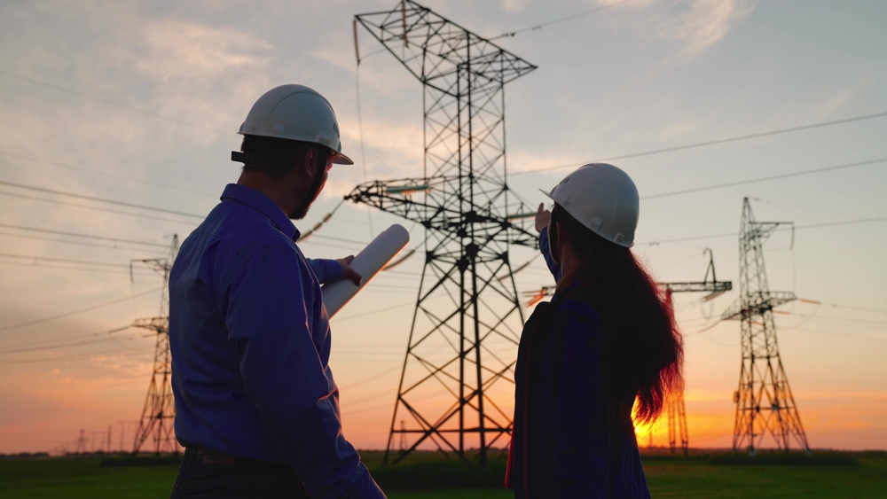 Team,Of,Power,Engineers,Construction,Workers,,Woman,,Man,Work,Together
