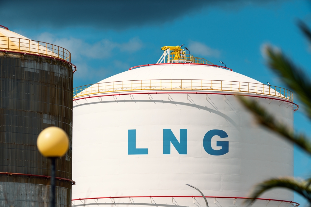 Over,Land,Gas,Pipeline,System,Lng,Tank,Storage,At,Natural