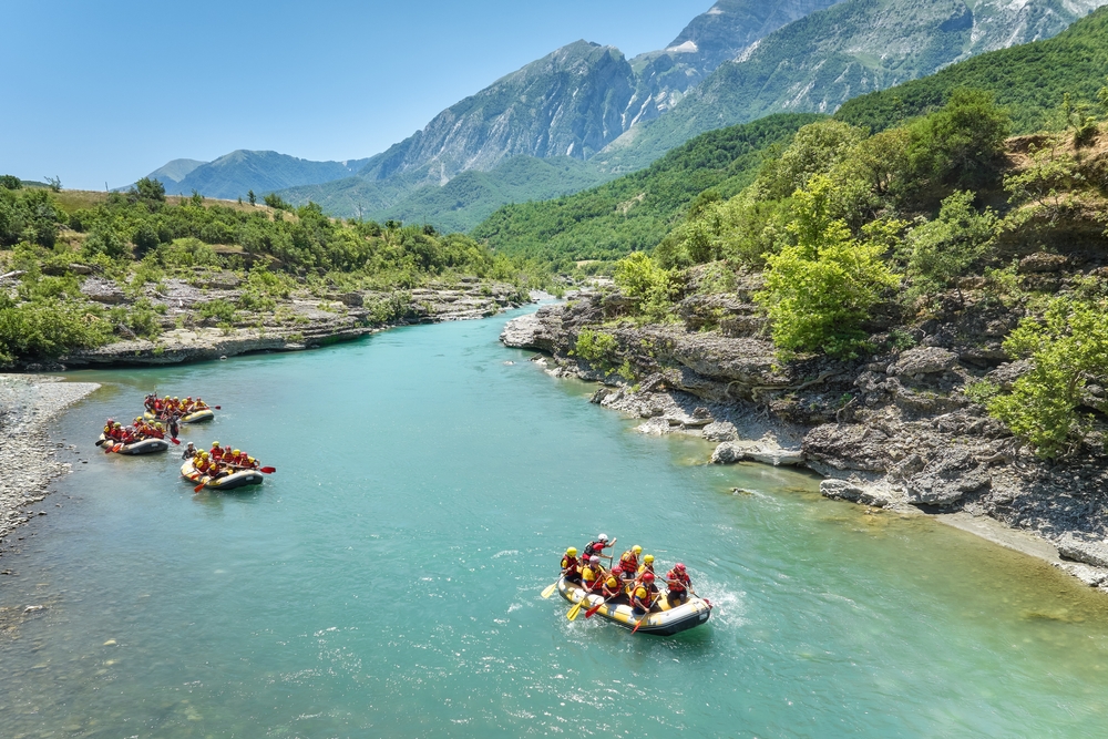 A,Group,Of,Four,Yellow,Rafts,Floating,Among,The,Rocks