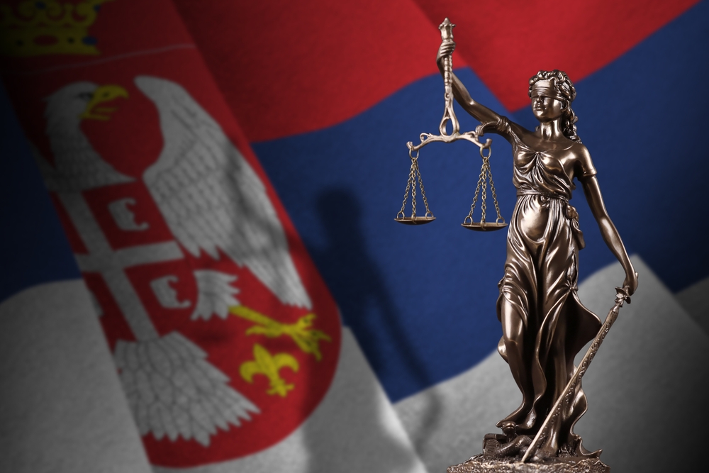 Serbia,Flag,With,Statue,Of,Lady,Justice,And,Judicial,Scales