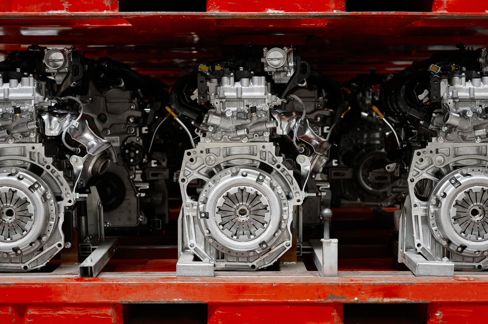 Car,Internal,Combustion,Engines,Stand,On,Racks,In,Warehouse