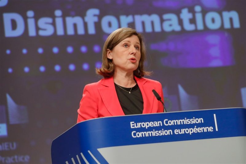 EU-Kommission will Tech-Giganten in Sachen Desinformation Dampf machen