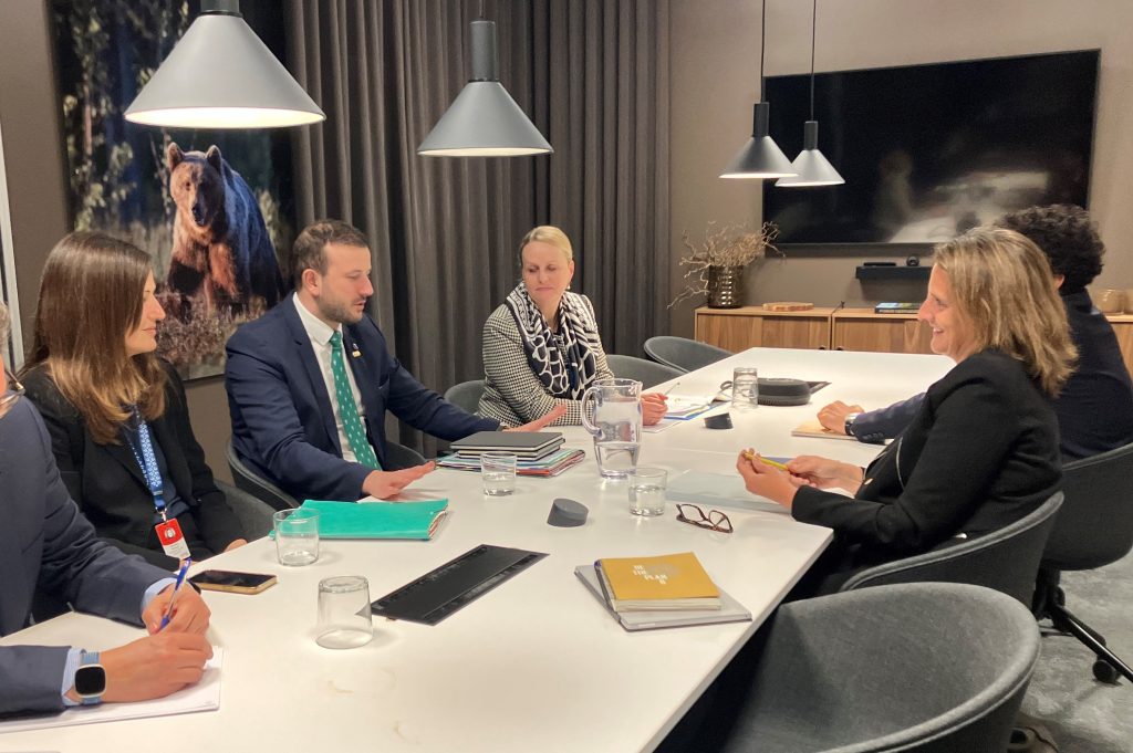 230418_vp_bilateral_ENVI_1