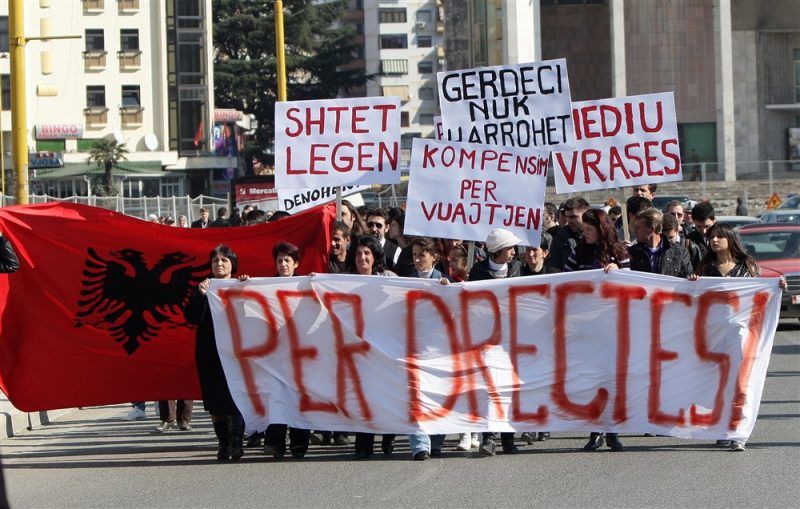 Albanischer Minister nach Katastrophe in Munitionsbüro vor Gericht