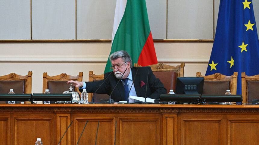 Oldest MP Vezhdi Rashidov