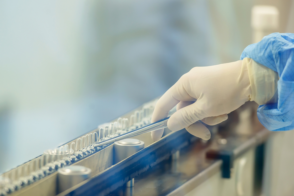 Inspection,Of,Ampoules,In,Production
