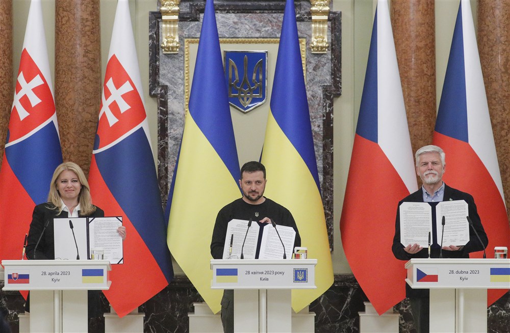 Czech, Slovak presidents visit Ukraine