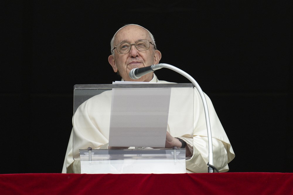Pope Francis leads Regina Caeli Prayer
