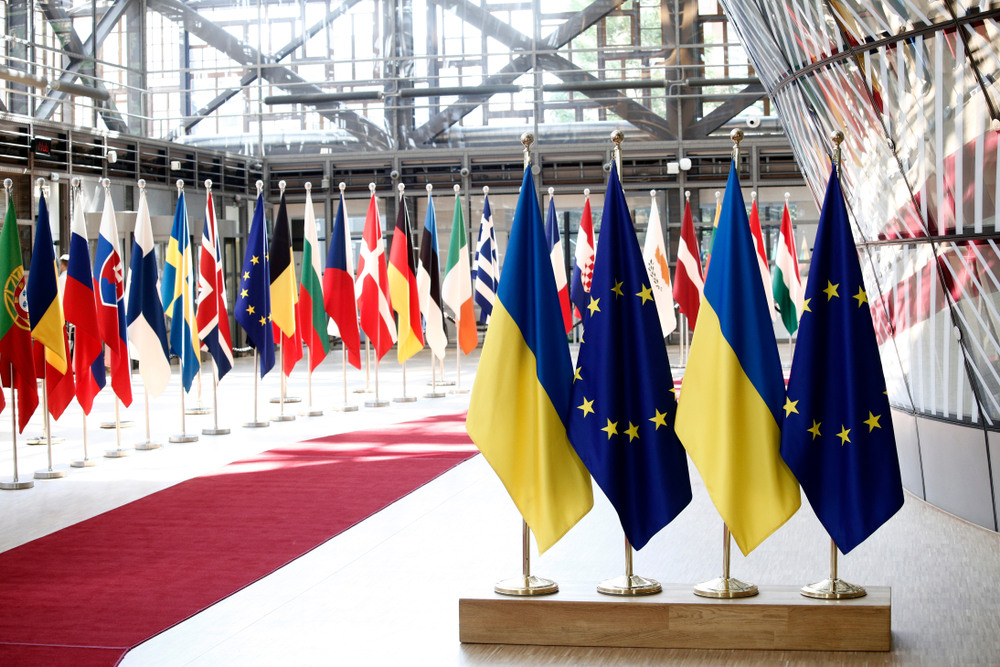Brussels,,Belgium,Jul.,9,,2018.,Eu,And,Ukrainian,Flags,In