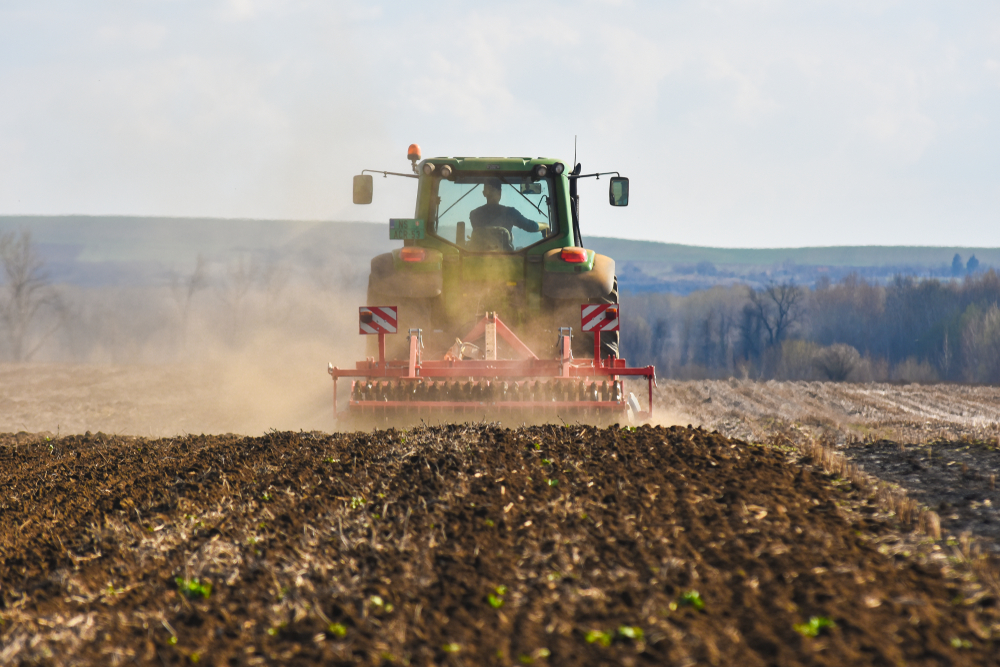 Novi,Sad,vojvodina,serbia-march,14,2019,John,Deere,6620,Tractor,Ploughing,A,Field.
