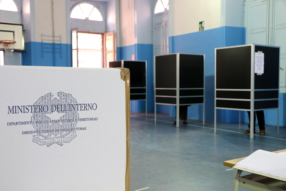 Italian,Political,Elections.,2020,Italian,Constitutional,Referendum.,Voters,To,Vote