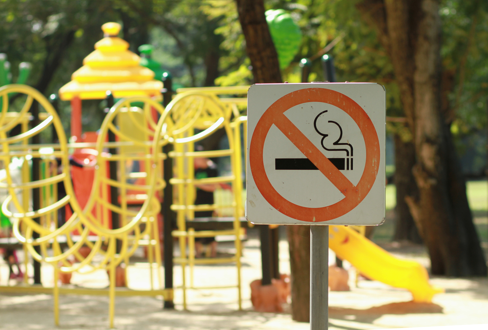 No,Smoking,Sign,Near,Children’s,Playground,In,Public,Park