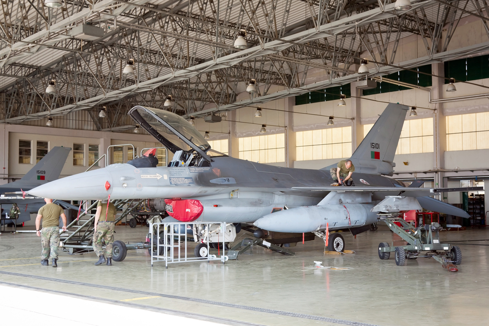 Monte,Real,,Portugal-april,7:,A,Portuguese,F-16,Sits,In,A