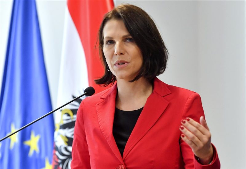 Österreichs EU-Ministerin fordert Richtungswechsel in Migrationspolitik