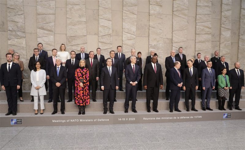 NATO-Minister Treffen: Kapazitätsprobleme mit Rüstungsherstellern