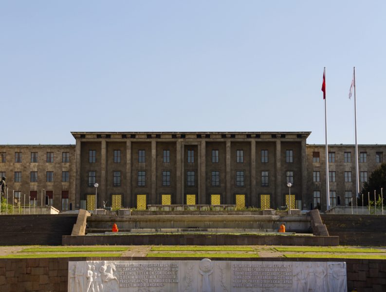 Wie eine belgische Politikerin zur türkischen Familienministerin wurde