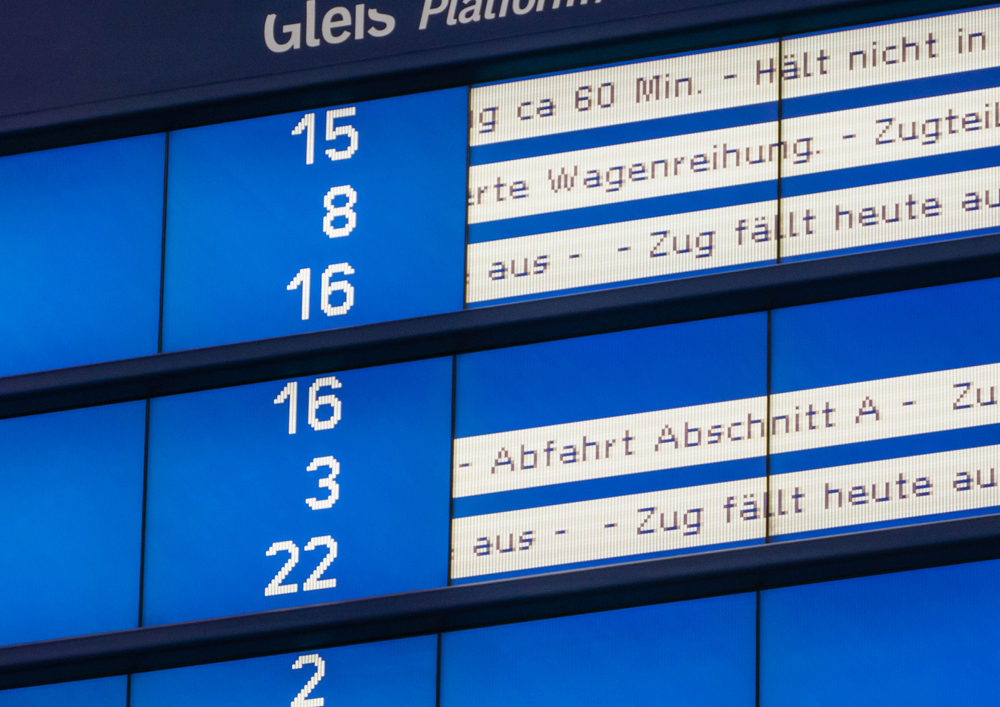 Screen,On,Station,Germany,Delayed,Trains,“zugausfaelle“