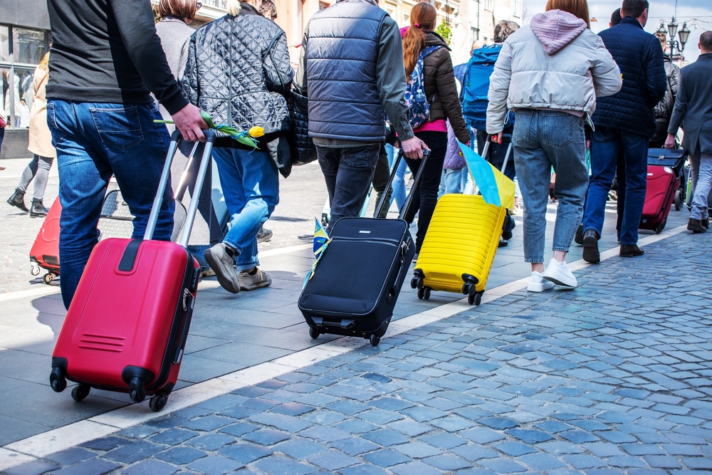 Ukrainian,Refugees.,Migrants,From,Ukraine.,Many,People,Go,With,Suitcases