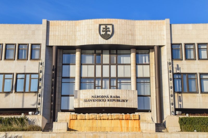 Slowakische Übergangsregierung macht trotz Misstrauensvotums weiter