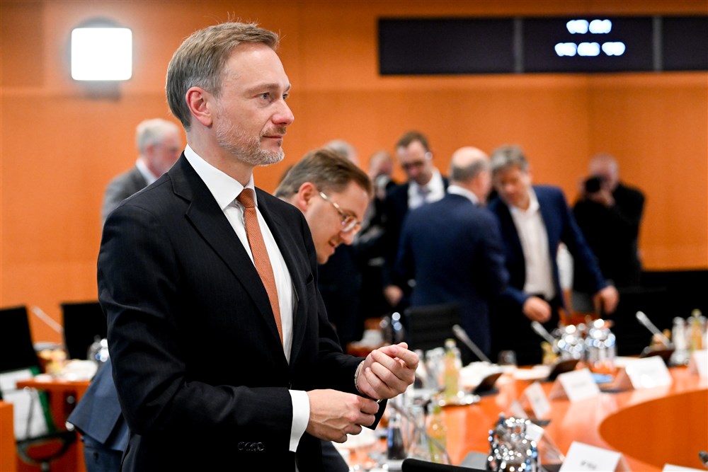 Chancellor Scholz holds consultations with heads of federal states on refugee issues