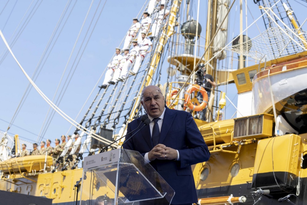 Italian tall ship ‚Amerigo Vespucci‘ sails on ‚Made in Italy‘ world tour