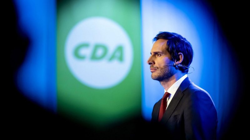 Niederlande: Eigene Partei fällt neuem Kommissar Hoekstra in den Rücken