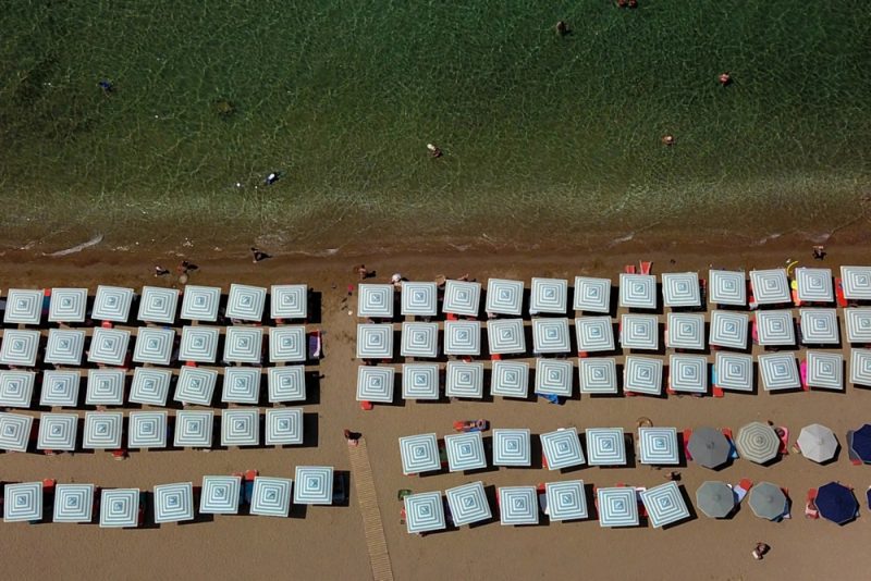 Streit um Sonnenliegen: Griechen protestieren für Platz am Strand