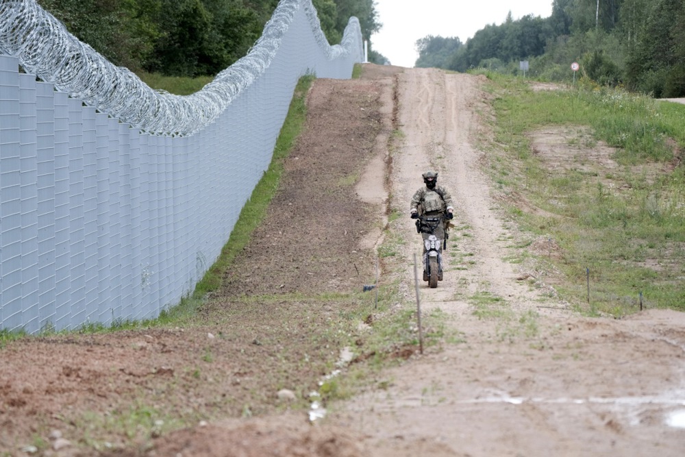 Latvian President visits eastern border