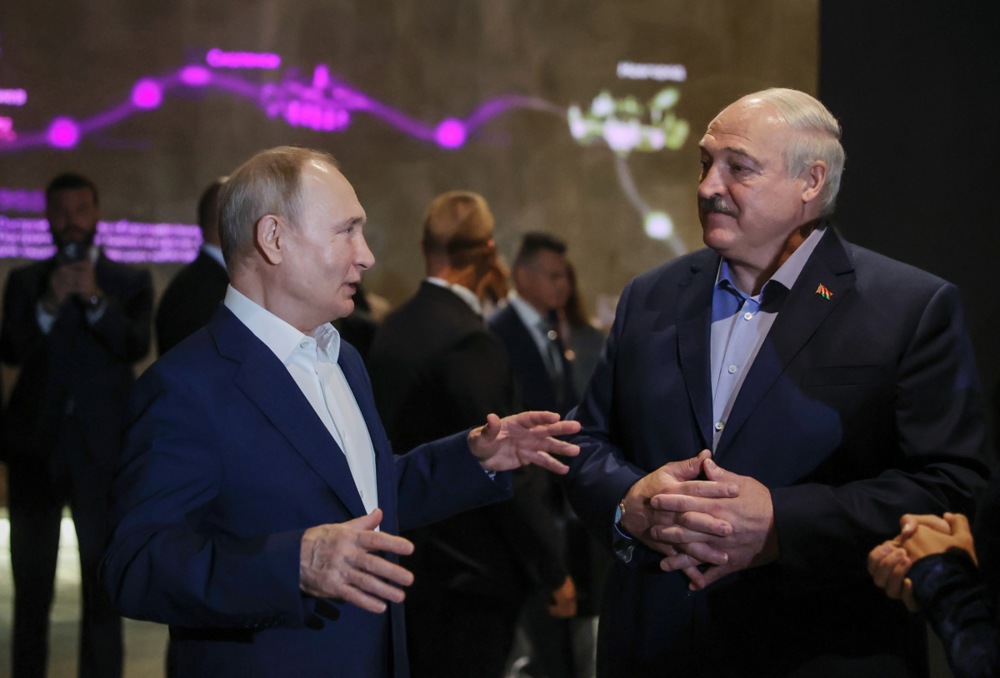 Russian President Putin meets with Belarusian counterpart Lukashenko