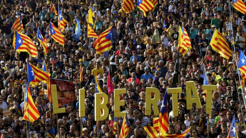 Regierungsbildung: Katalonische Separatisten fordern Referendum
