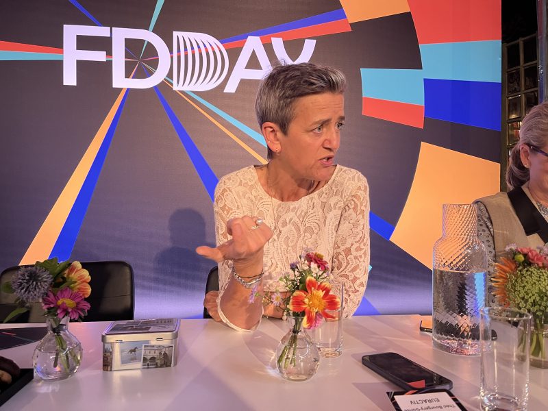 Vestager wirbt in Paris für ihre Kandidatur als EIB-Chefin