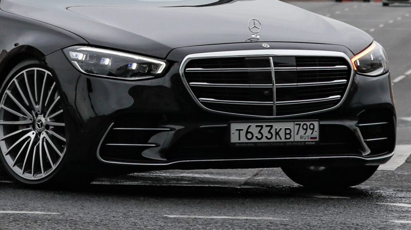 EU-Kommission: Russische Autos sollen an Grenze beschlagnahmt werden