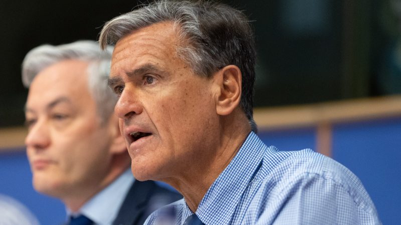 EU-Parlament droht mit Blockade von Migrationspakt