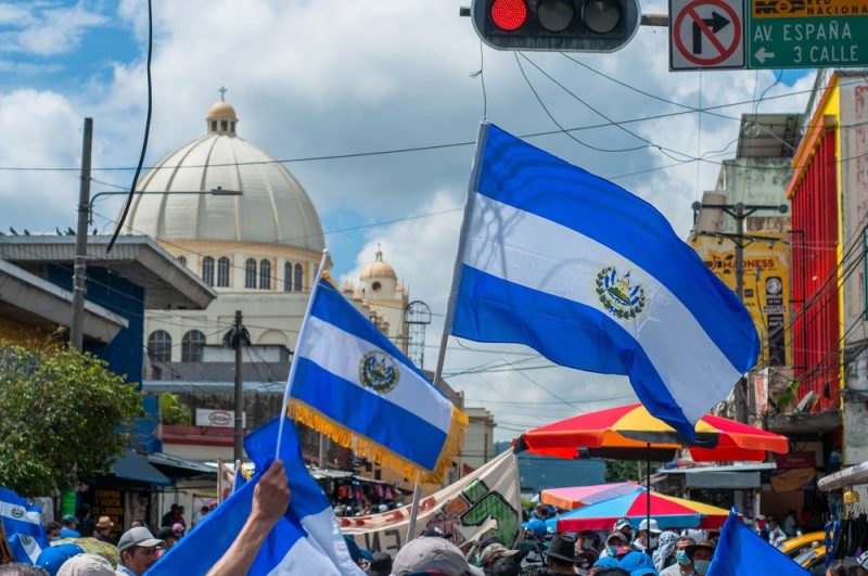 El Salvador: EU fordert Ende des Ausnahmezustands und sendet Wahlbeobachter
