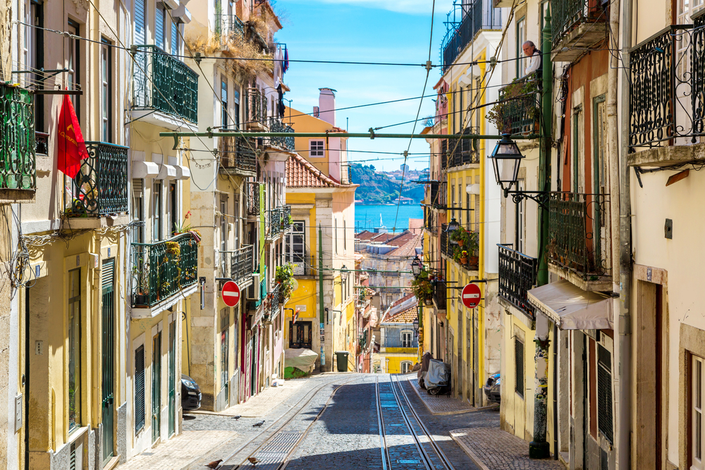 Old,Lisbon,Street,In,A,Beautiful,Summer,Day