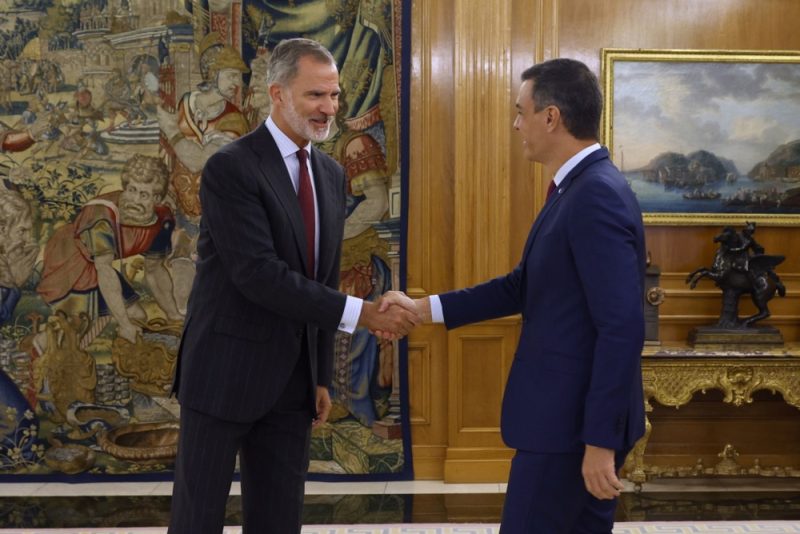 Dritter Anlauf: Sánchez erhält Auftrag zur Regierungsbildung in Spanien