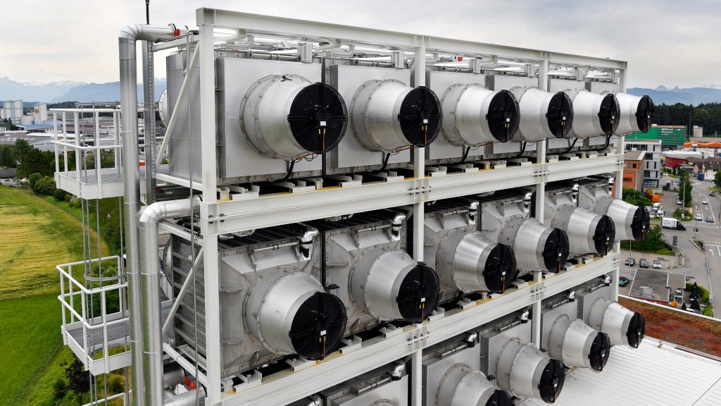 epa06018953 CO2 capture plant of the company Climeworks at the waste incineration plant KEZO Kehrichtverwertung Zuercher Oberland in Hinwil, Canton of Zurich, Switzerland, 09 June 2017. Climeworks sells and transports the CO2 to the neighbouring company Gebrueder Meier Primanatura AG, which uses it for their greenhouses.  EPA/WALTER BIERI