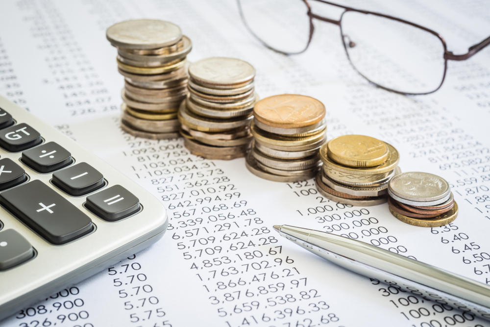 Closeup,The,Silver,Modern,Pen,On,Financial,And,Accounting,Reports