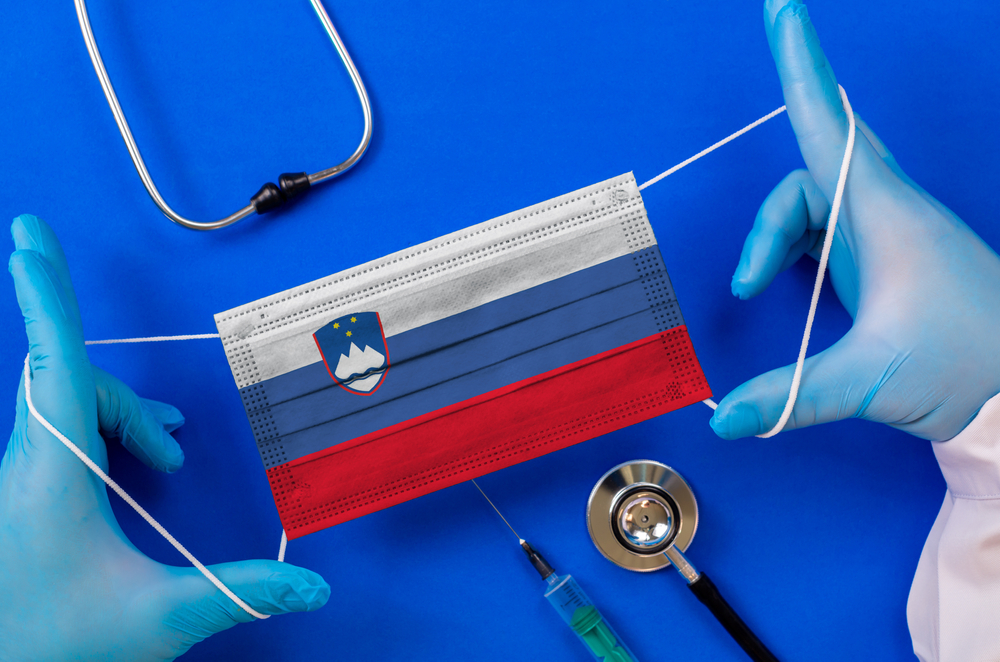 Medical,Mask,With,The,Flag,Of,Slovenia,In,The,Hands