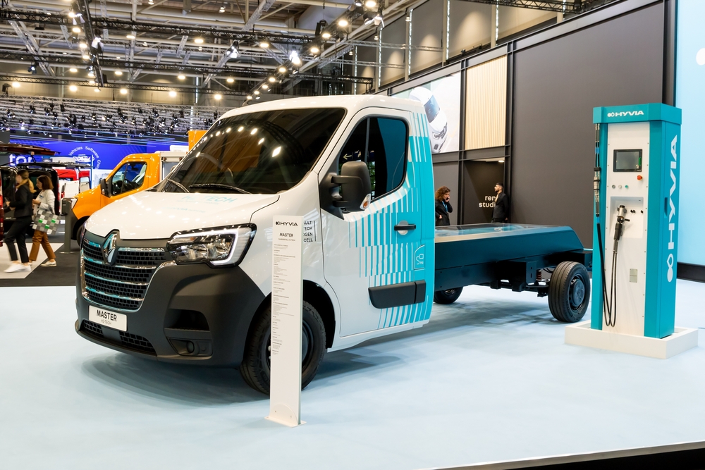 First,Hydrogen,Renault,Master,Hyvia,Van,Alongside,Its,Hydrogen,Refuelling
