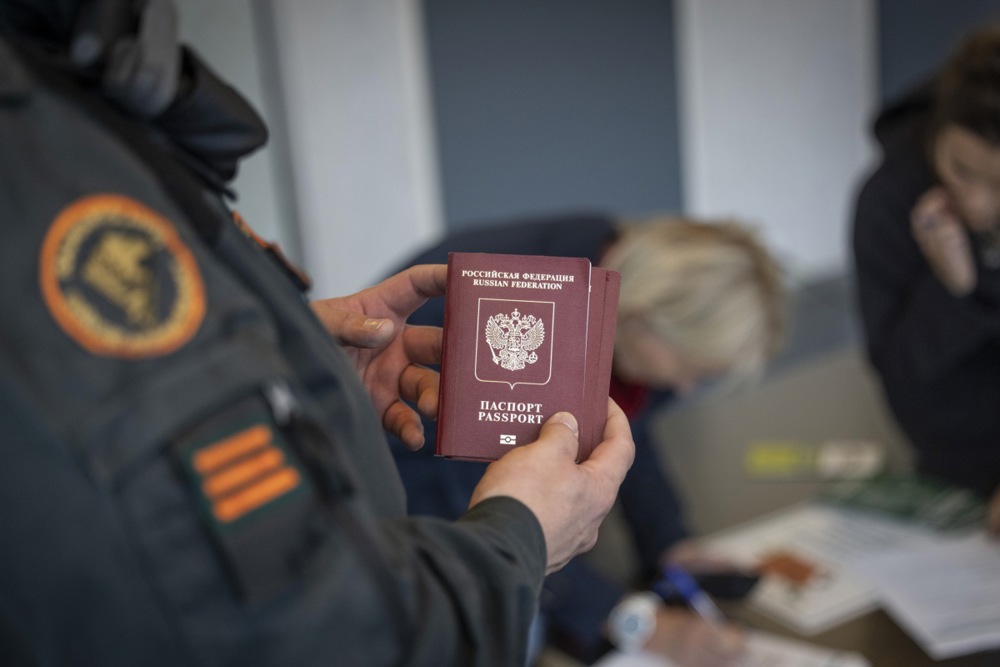 Finnish-Russian border closed to Russian tourists
