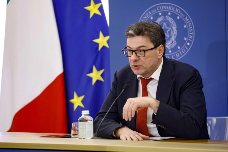 Italiens Wirtschaftsminister verteidigt umstrittenen Haushaltsentwurf