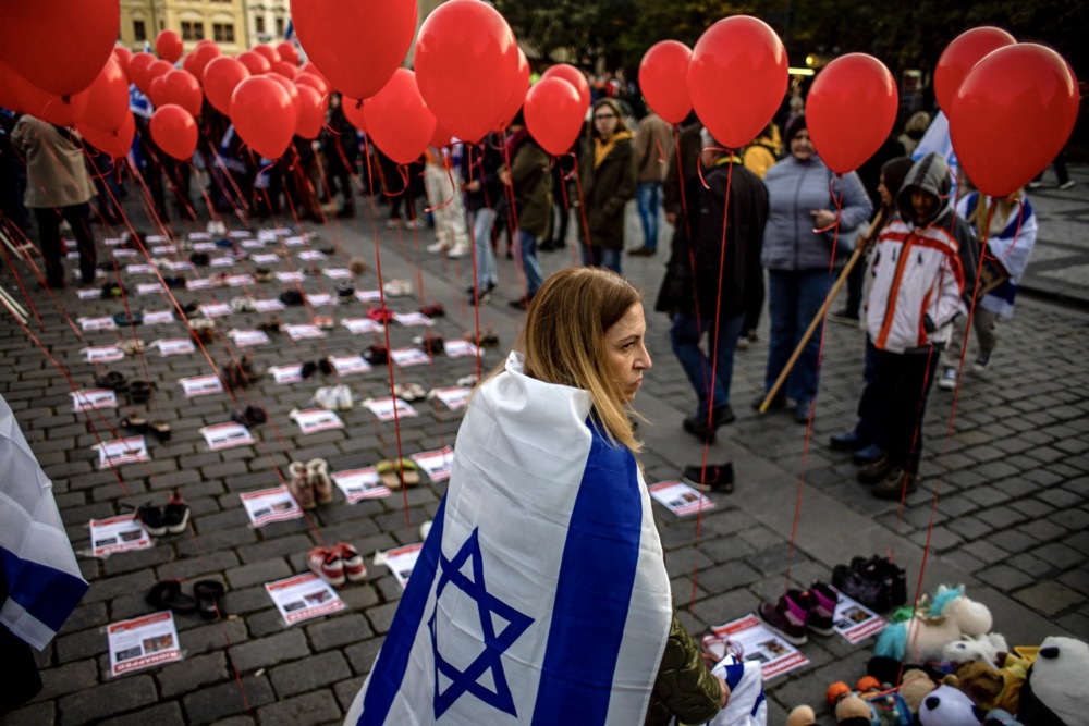 Demonstrators rally to show support for Israel in Prague