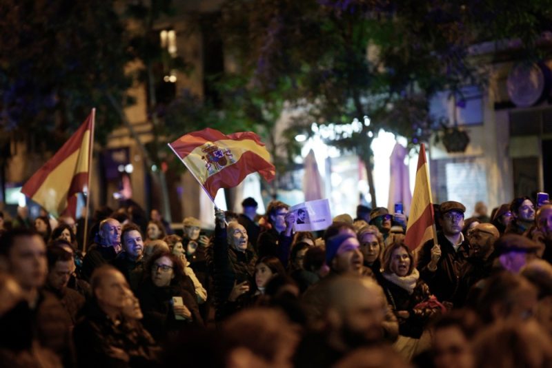 Spanien: Regierung und Opposition im Clinch wegen gewalttätigen Übergriffen
