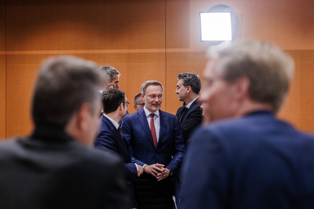 Chancellor Scholz holds consultations with heads of federal states