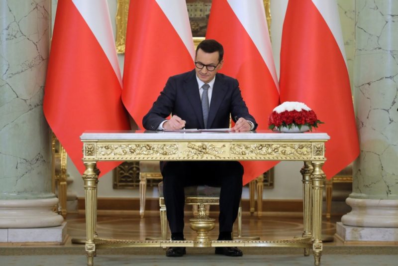 Ohne parlamentarische Unterstützung: Polens Morawiecki stellt Regierung vor