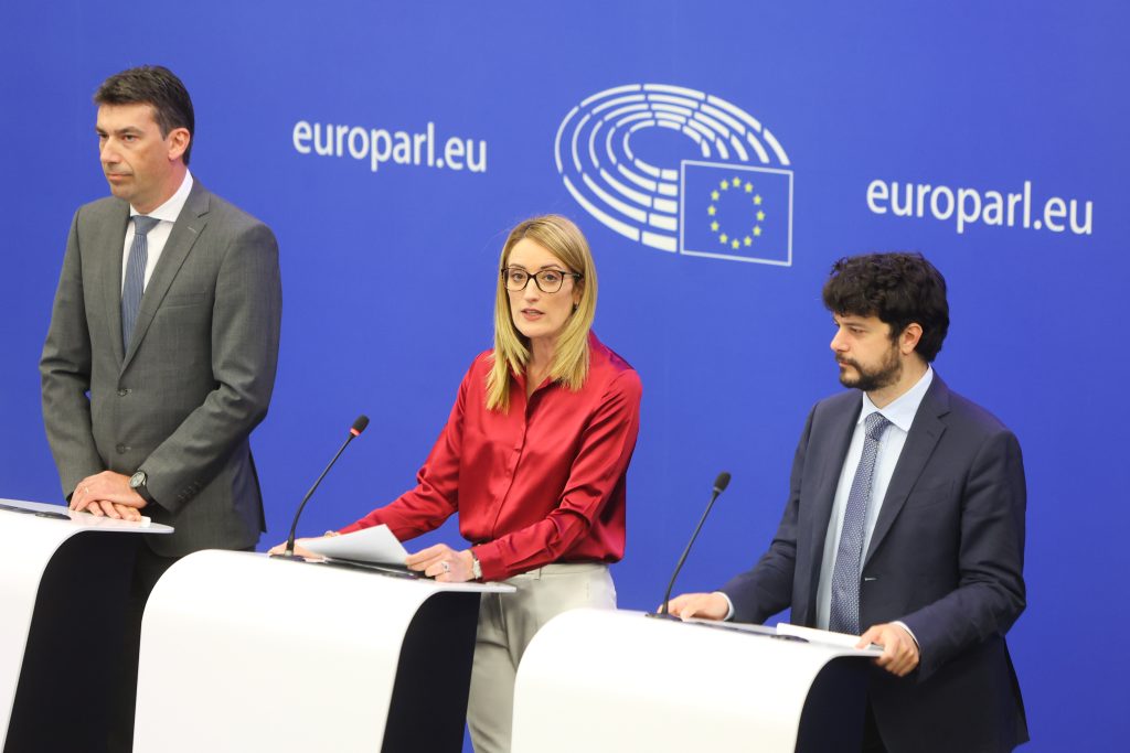 EP-152395A_PressConf_AI