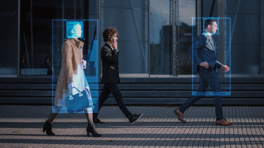 Crowd,Of,Business,People,Tracked,With,Advanced,Technology,Walking,On
