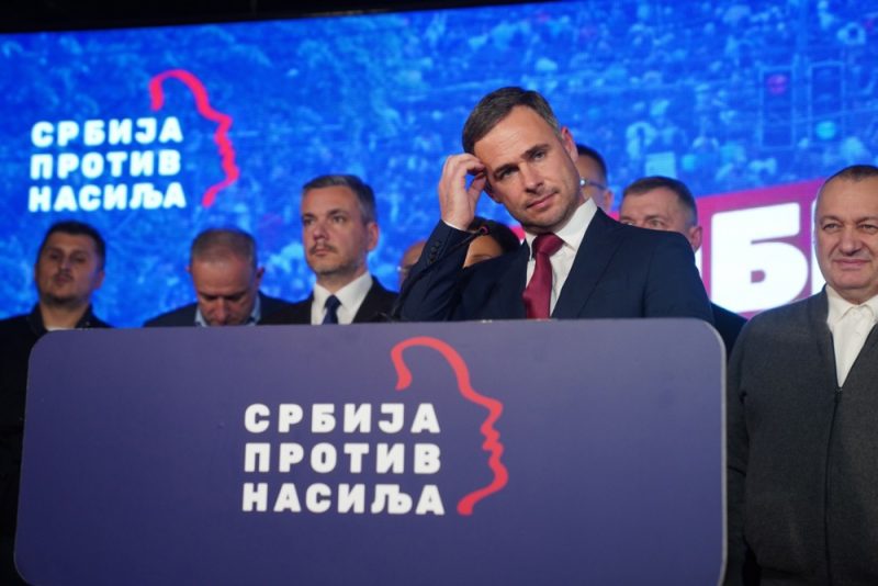 Serbischer Präsident Vučić reklamiert Wahlsieg, Opposition spricht von Wahlbetrug
